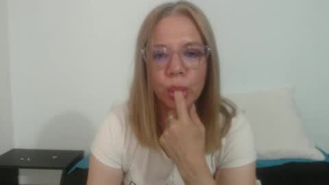 Snapshot of paloma_martin chatting on 04-27-26, 10:08 paloma online show from 04-27-26, 10:08