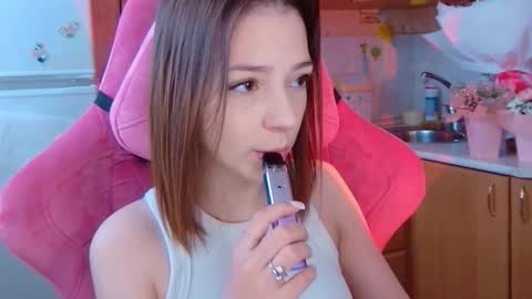 Snapshot of pambeeslyy chatting on 03-12-26, 11:38 Pam online show from 03-12-26, 11:38