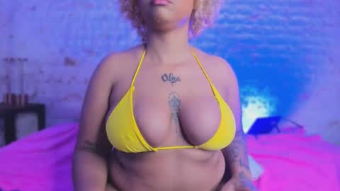 Snapshot of pamela_west chatting on 12-18-25, 08:04 Pamela West online show from 12-18-25, 08:04