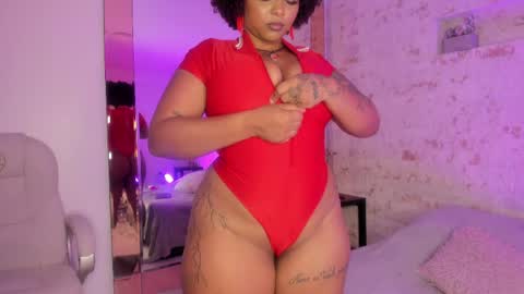 Snapshot of pamela_west chatting on 04-15-26, 07:32 Pamela West online show from 04-15-26, 07:32