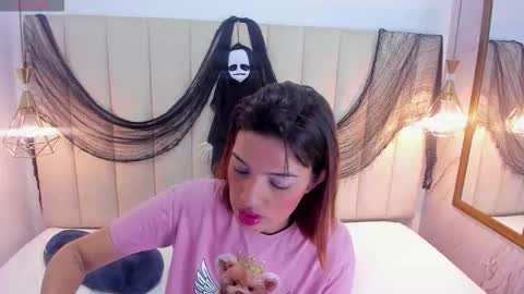 Snapshot of pamelaaddams_ chatting on 10-23-25, 04:45 Pamela online show from 10-23-25, 04:45