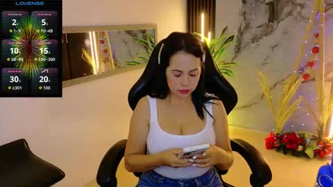 Paola online show from 11-30-25, 01:53