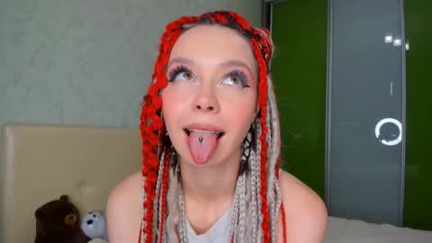 Snapshot of pamellacockayne chatting on 10-10-25, 02:10 Sally online show from 10-10-25, 02:10