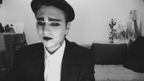 In bio online show from 09-29-25, 02:27