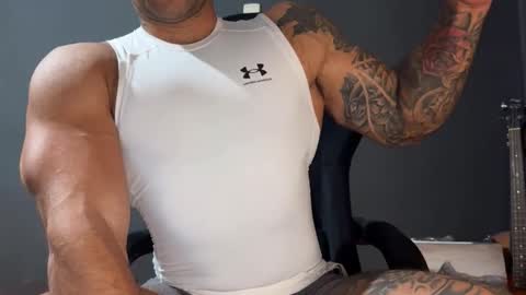 Snapshot of panther_style chatting on 09-19-25, 06:37 Oleg online show from 09-19-25, 06:37