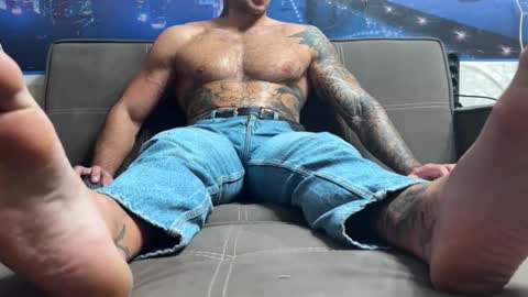 Snapshot of panther_style chatting on 10-19-25, 01:45 Oleg online show from 10-19-25, 01:45