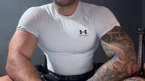 Snapshot of panther_style chatting on 10-25-25, 07:38 Oleg online show from 10-25-25, 07:38