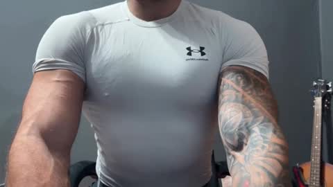 Snapshot of panther_style chatting on 10-27-25, 07:01 Oleg online show from 10-27-25, 07:01