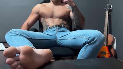 Snapshot of panther_style chatting on 10-28-25, 04:27 Oleg online show from 10-28-25, 04:27