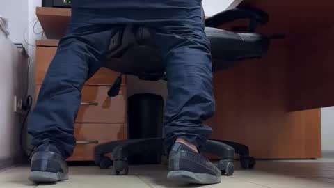 Snapshot of pantyhoselover8den chatting on 09-09-25, 06:24 Pantyhose Lover online show from 09-09-25, 06:24