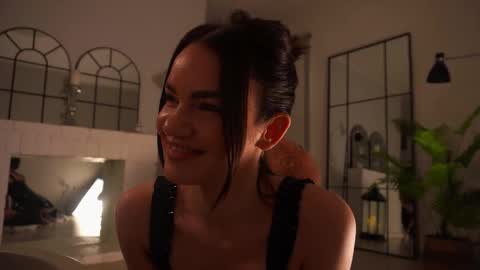 Kristina Kriss online show from 09-19-25, 04:40