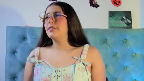 Paola Lyon online show from 10-28-25, 06:43