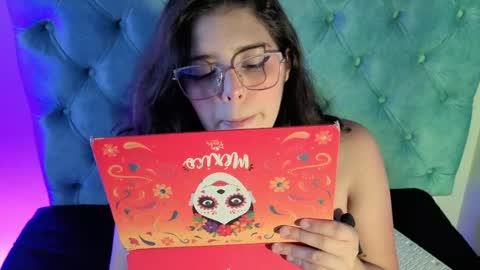 Paola Lyon online show from 04-15-26, 06:37