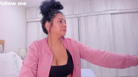 Paola  online show from 02-01-25, 06:51