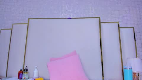 Paola  online show from 10-23-25, 12:04