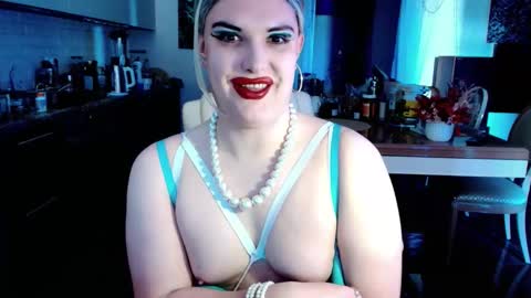 Snapshot of paoladoll chatting on 05-12-26, 11:51 Sarina Williams online show from 05-12-26, 11:51