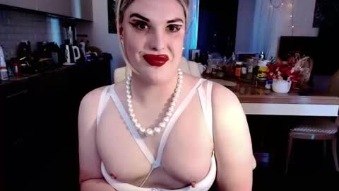 Snapshot of paoladoll chatting on 05-16-26, 10:36 Sarina Williams online show from 05-16-26, 10:36