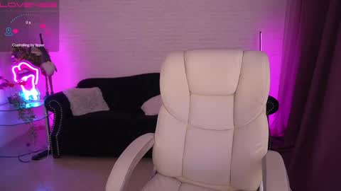 Lia online show from 12-20-24, 03:53