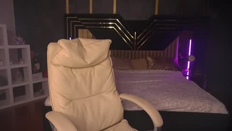 Lia online show from 01-30-25, 06:10