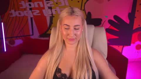 Snapshot of paolamola chatting on 03-04-26, 02:45 Lia online show from 03-04-26, 02:45