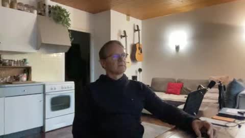 Snapshot of papa_show chatting on 01-27-25, 03:18 papa_show online show from 01-27-25, 03:18