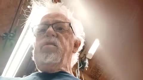 Snapshot of papajb70 chatting on 11-28-25, 01:41 papajb70 online show from 11-28-25, 01:41