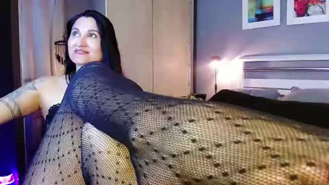 Snapshot of paradisegirl_ chatting on 11-11-25, 10:54 My alter ego Betinna Flowers - a tattooed Miss - Are you missing me come in here - online show from 11-11-25, 10:54