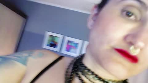 Snapshot of paradisegirl_ chatting on 11-25-25, 09:04 My alter ego Betinna Flowers - a tattooed Miss - Are you missing me come in here - online show from 11-25-25, 09:04
