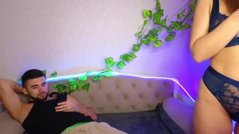 Snapshot of paradisepleasure_ chatting on 01-20-25, 02:43 Allie  Alex Thumbs up if you like us online show from 01-20-25, 02:43