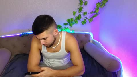 Snapshot of paradisepleasure_ chatting on 01-27-25, 01:26 Allie  Alex Thumbs up if you like us online show from 01-27-25, 01:26