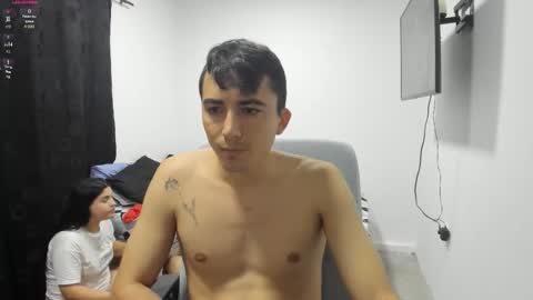 pareja_curiosa19 online show from 12-15-25, 12:04