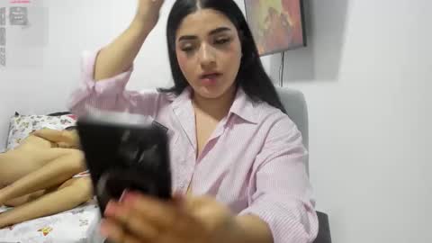 Snapshot of pareja_curiosa19 chatting on 02-17-26, 01:35 pareja_curiosa19 online show from 02-17-26, 01:35