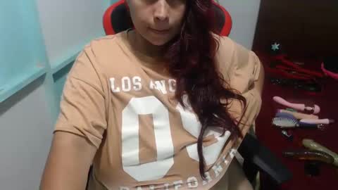 Snapshot of pareja_explosivasexx chatting on 11-11-25, 05:29 Luna online show from 11-11-25, 05:29