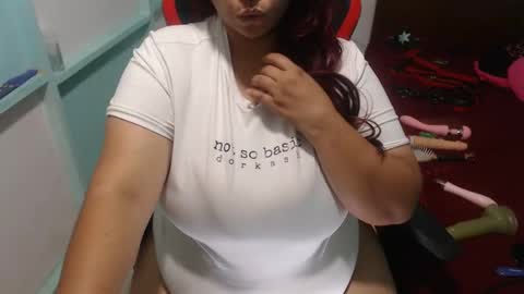 Snapshot of pareja_explosivasexx chatting on 11-18-25, 07:29 Luna online show from 11-18-25, 07:29