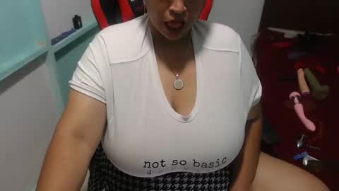 Snapshot of pareja_explosivasexx chatting on 12-01-25, 06:40 Luna online show from 12-01-25, 06:40