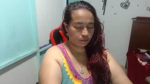 Snapshot of pareja_explosivasexx chatting on 12-05-25, 06:11 Luna online show from 12-05-25, 06:11