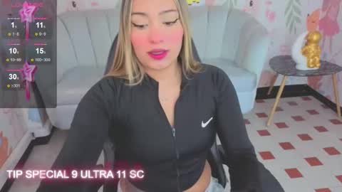 Snapshot of paris09_v chatting on 01-17-26, 03:22 PARIS online show from 01-17-26, 03:22