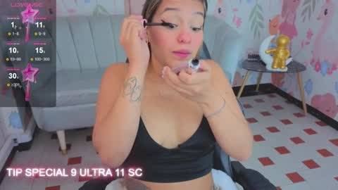 Snapshot of paris09_v chatting on 02-06-26, 03:11 PARIS online show from 02-06-26, 03:11