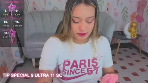 Snapshot of paris09_v chatting on 05-02-26, 03:33 PARIS online show from 05-02-26, 03:33
