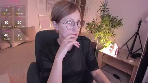 Snapshot of paris_cherry chatting on 01-18-26, 12:53 Paris online show from 01-18-26, 12:53