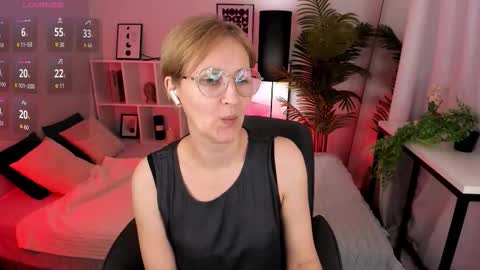 Snapshot of paris_cherry chatting on 03-01-26, 01:13 Paris online show from 03-01-26, 01:13