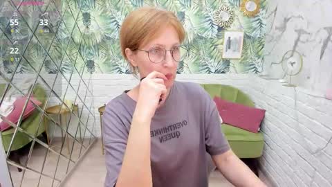 Snapshot of paris_cherry chatting on 03-09-26, 06:23 Paris online show from 03-09-26, 06:23