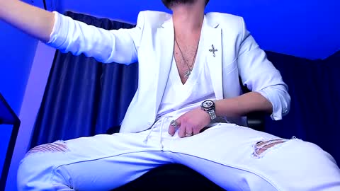 Paris online show from 12-24-24, 10:28