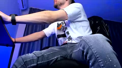 Paris online show from 02-25-25, 03:42