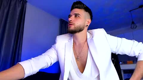 Paris online show from 11-29-25, 09:18