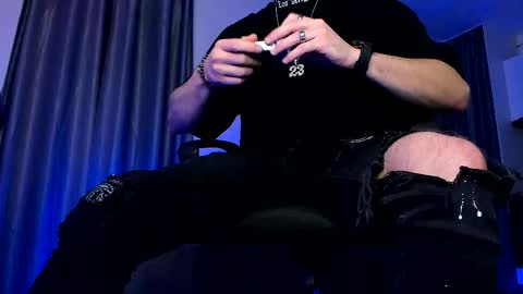 Paris online show from 12-18-25, 10:27