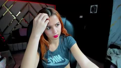 Snapshot of paris_petit chatting on 04-21-26, 08:55 paris petit online show from 04-21-26, 08:55
