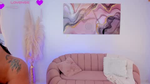 Snapshot of parisangel_ chatting on 02-06-25, 10:00 Paris online show from 02-06-25, 10:00