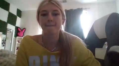 Snapshot of parisbaby2000 chatting on 02-25-26, 03:32 parisbaby2000 online show from 02-25-26, 03:32