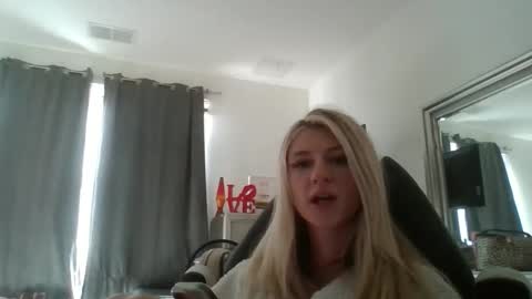 Snapshot of parisbaby2000 chatting on 02-27-26, 02:28 parisbaby2000 online show from 02-27-26, 02:28